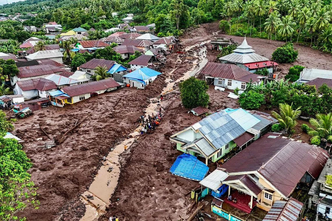 Rescue teams and residents searching for victims buried in mud after a flash flood hit the village of Rua, located at the foot of Mount Gamalama in Ternate, North Maluku, on August 25, 2024.