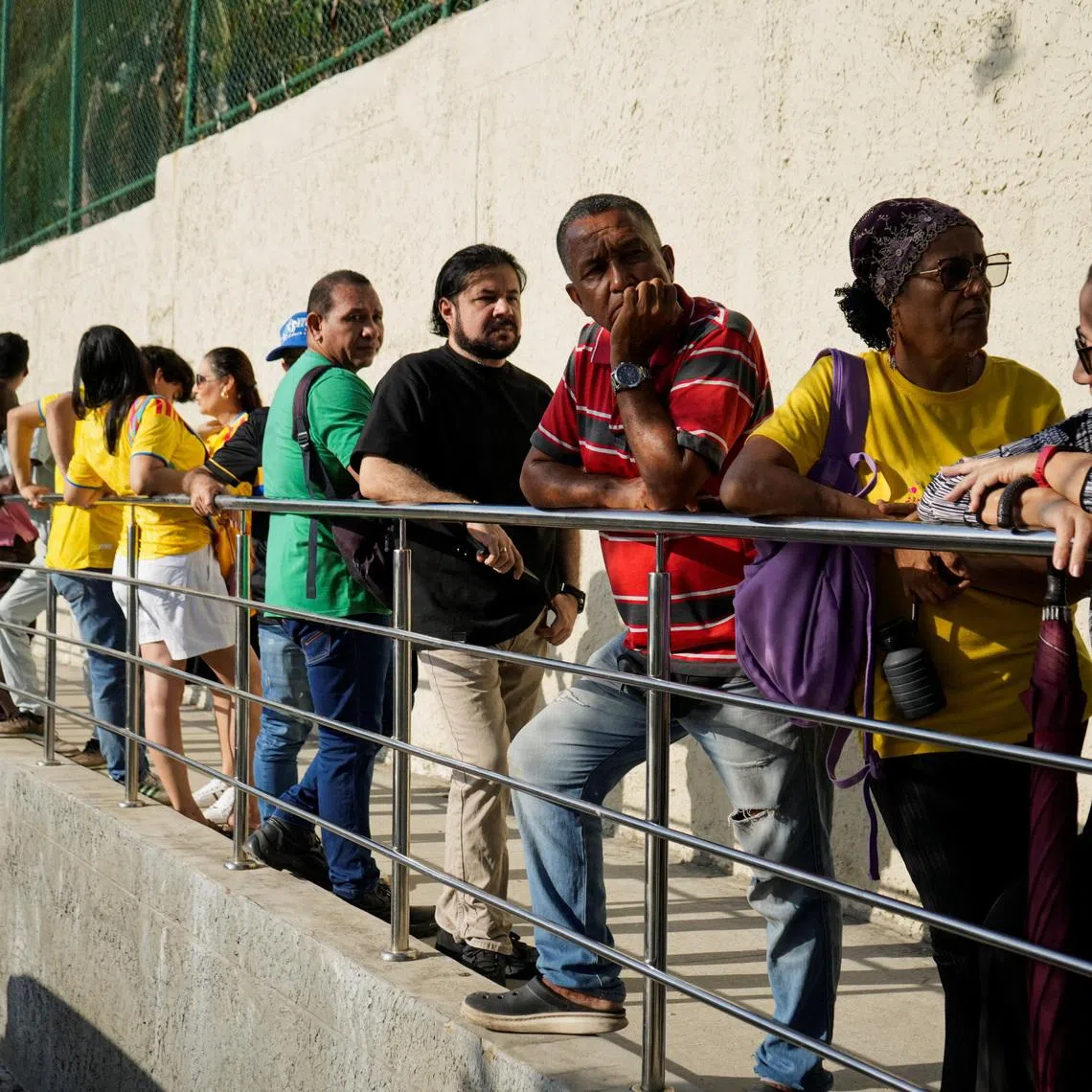 People wait to cast their votes during the first round of the presidential election, in Barranquilla, Colombia May 31, 2026. REUTERS/Charlie Cordero