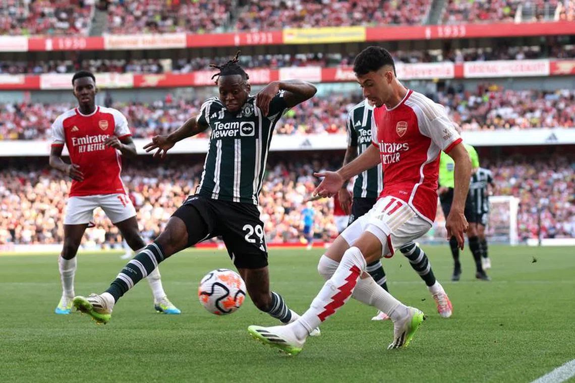 FILE PHOTO: Soccer Football - Premier League - Arsenal v Manchester United - Emirates Stadium, London, Britain - September 3, 2023  Manchester United's Aaron Wan-Bissaka in action with Arsenal's Gabriel Martinelli REUTERS/David Klein/File Photo