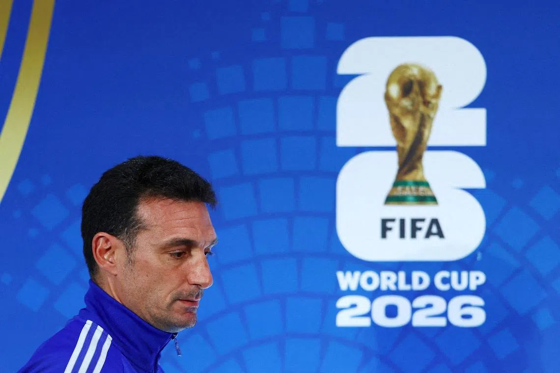 Soccer Football - FIFA World Cup 2026 - Argentina Press Conference - Dallas Stadium, Arlington, Texas, U.S. - June 21, 2026 Argentina coach Lionel Scaloni arrives for the press conference REUTERS/Issei Kato