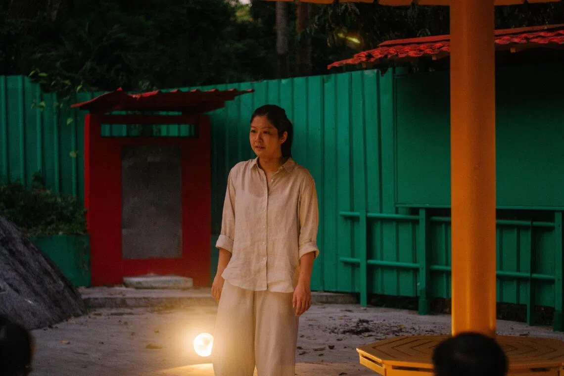 In The Middle Of The Water is a promenade theatre work performed by Chng Xin Xuan (pictured) and written by Kok Heng Leun.