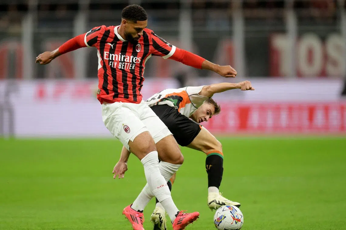Soccer Football - Serie A - AC Milan v Venezia - San Siro, Milan, Italy - September 14, 2024 AC Milan's Ruben Loftus-Cheek in action with Venezia's Gaetano Oristanio REUTERS/Daniele Mascolo/ File Photo