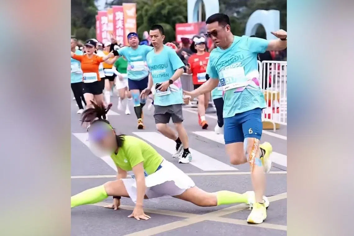 The incident happened during a marathon in Chengdu.