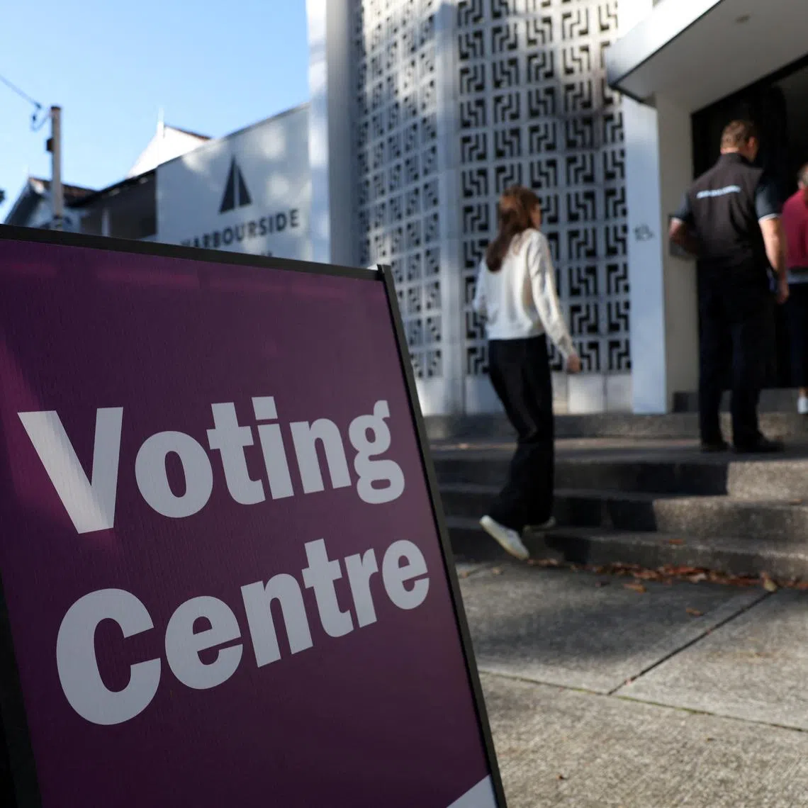 The trend of the two major parties in Australia losing support among young voters has accelerated in recent years.