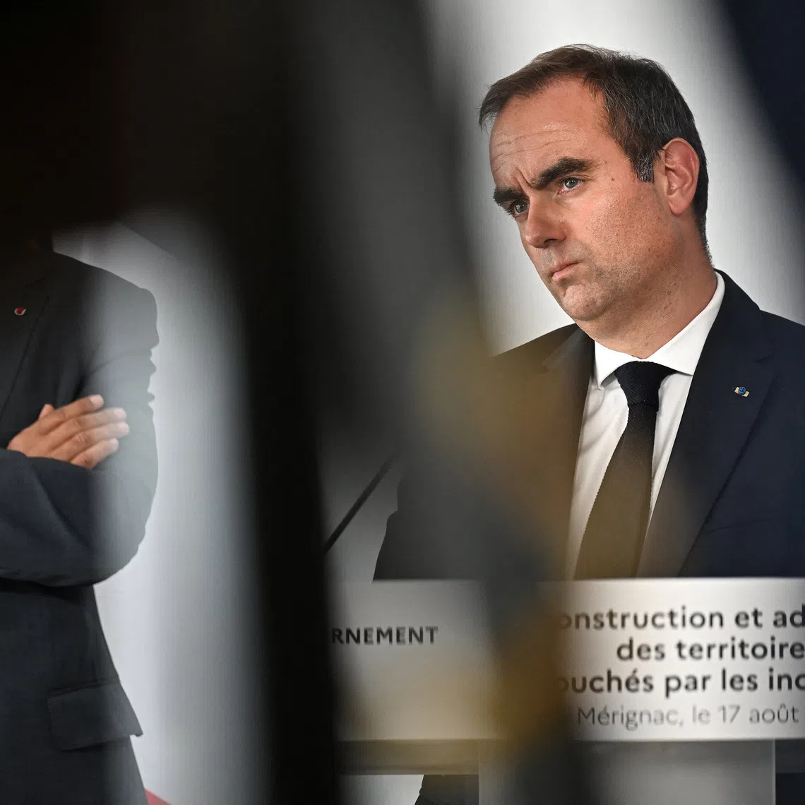 French Prime Minister Sebastien Lecornu speaks during a press conference following a meeting with officials at Technowest in Merignac, on the outskirts of Bordeaux, south-western France on August 17, 2026, following the giant wildfire  CHRISTOPHE ARCHAMBAULT/Pool via REUTERS