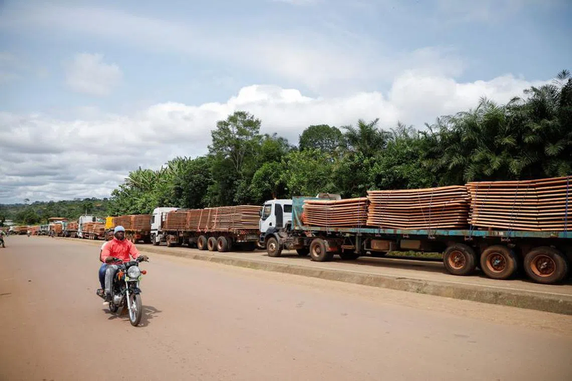 Trucks carrying industrial equipments wait because of the closure of the border after the coup in Gabon, in the border town of Kye-Ossi, Cameroon August 31, 2023. REUTERS/Desire Danga Essigue/File Photo