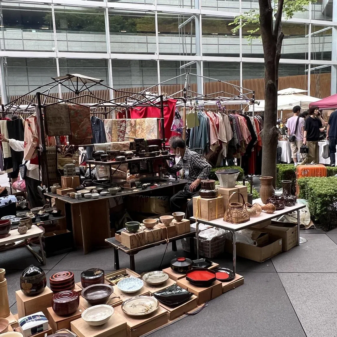 stsecondhand - The Oedo Antique Market is the largest and oldest outdoor market of its kind in Japan and offers an eclectic range of secondhand finds. 

Credit: Karen Tee