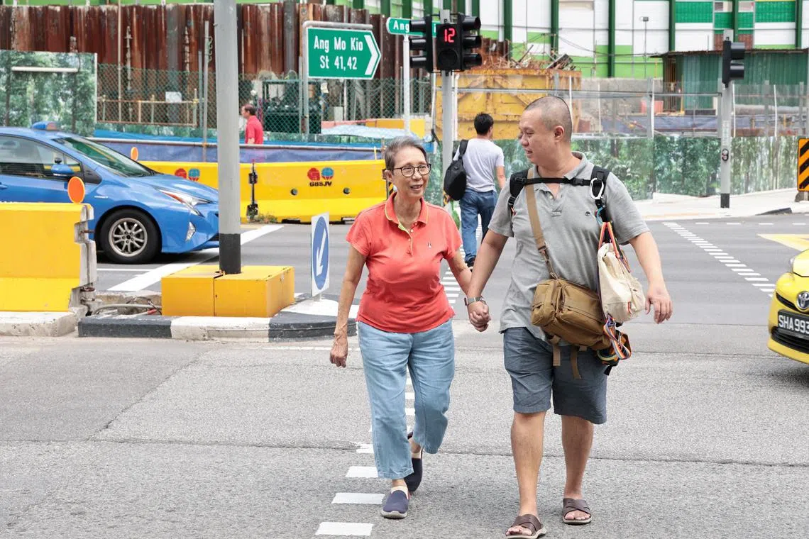 ST20240813_202430600142/ elsingle /Hester Tan/ Feature on only children caring for their elderly parents. Caregiver Glenn Poh and his mother Tan Sow Meng walking from the active ageing centre to Ang Mo Kio Hub @ Touchpoint@433 433 Ang Mo Kio Avenue 10 on August 13 2024