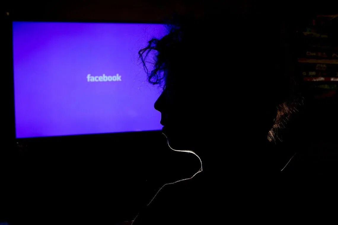 An oversight board of prominent people decides whether Facebook is right to remove content or leave it in place.
