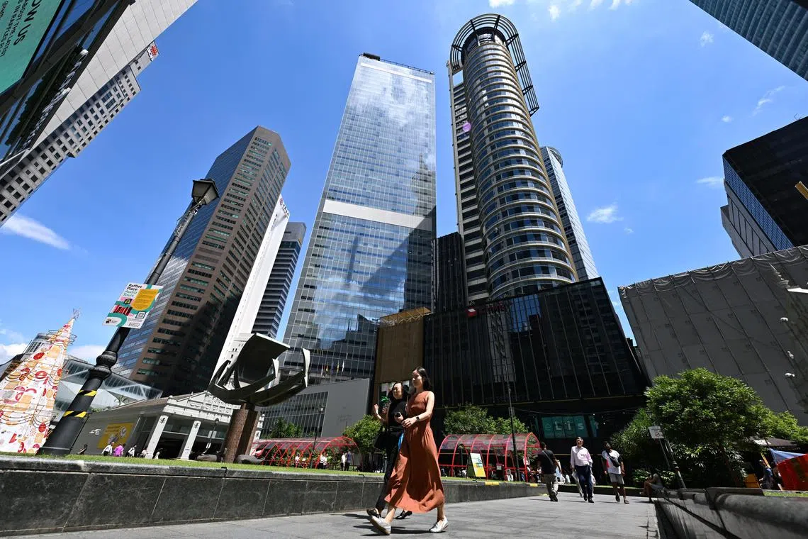 ST20231130-202380347923-Lim Yaohui-pixgeneric/
Office workers walking at Raffles Place Park within the heart of Singapore's financial centre in the CBD area on Nov 30, 2023.
Can be used for stories on money, population, property, land, commercial, office, invest, budget, income, bank, finance, financial, CBD, URA, population, economy, and development.
(ST PHOTO: LIM YAOHUI)