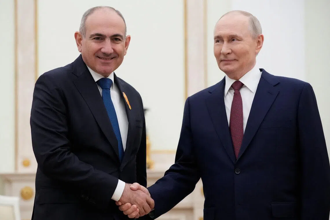 Armenian Prime Minister Nikol Pashinyan (left) and Russian President Vladimir Putin meeting at the Kremlin in Moscow on April 1.