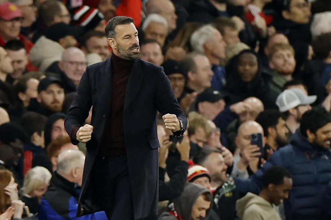 Former Manchester United interim manager Ruud van Nistelrooy is set to be appointed Leicester City's new manager.