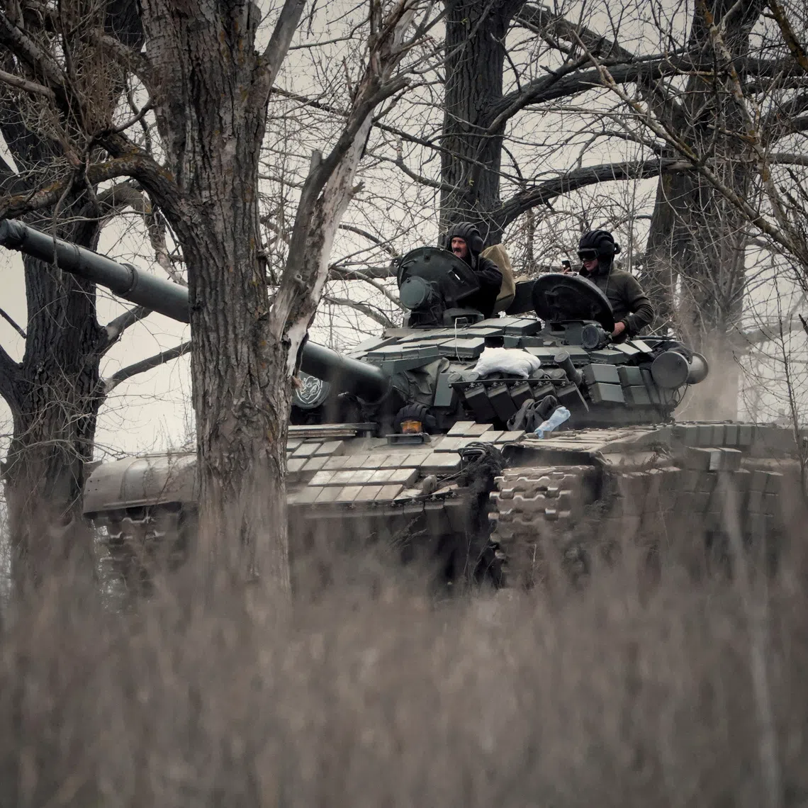 Ukrainian service members ride a tank, as Russia's attack on Ukraine continues, in Donbas region, Ukraine April 8, 2023. REUTERS/Yan Dorbronosov