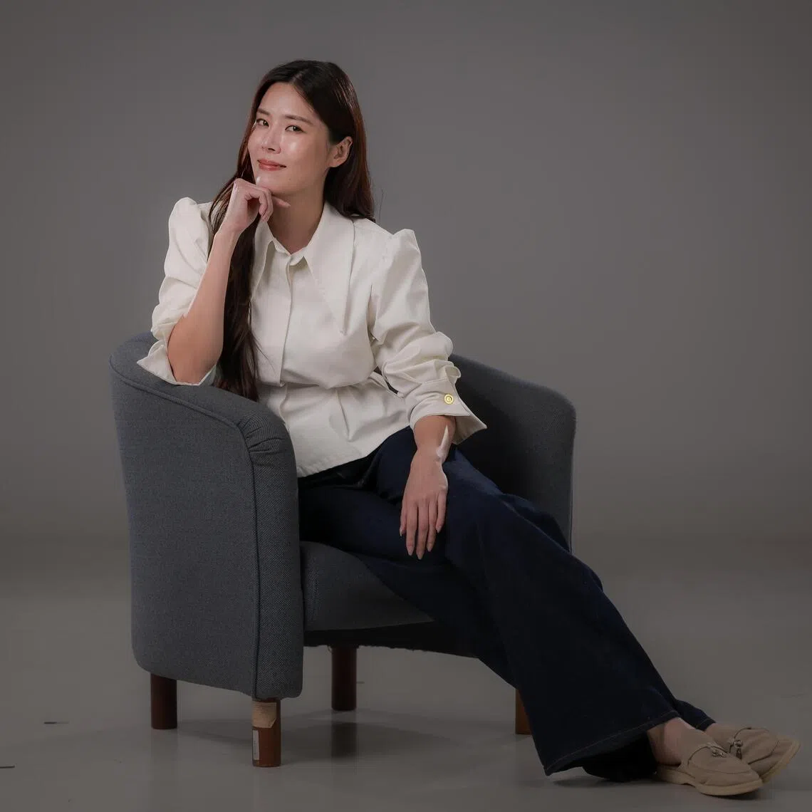 Actress Carrie Wong is the 10th artiste to enjoy an unbroken streak of Top 10 popularity awards at the Star Awards.