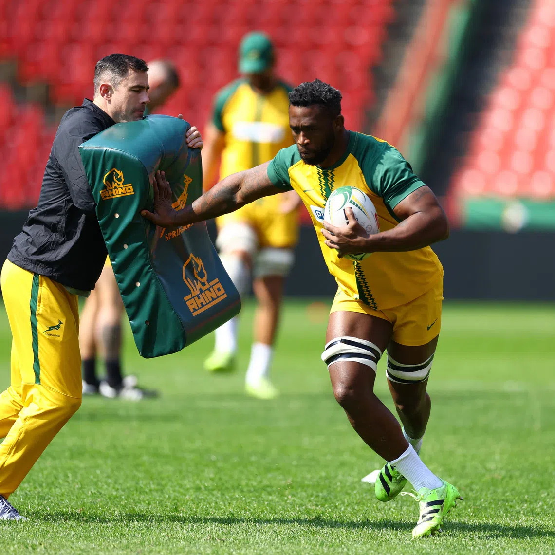FILE PHOTO: Rugby Union - Rugby Championship - South Africa Captain's Run - Ellis Park Stadium, Johannesburg, South Africa - August 15, 2025  South Africa's Siya Kolisi during training REUTERS/Siphiwe Sibeko/ File Photo