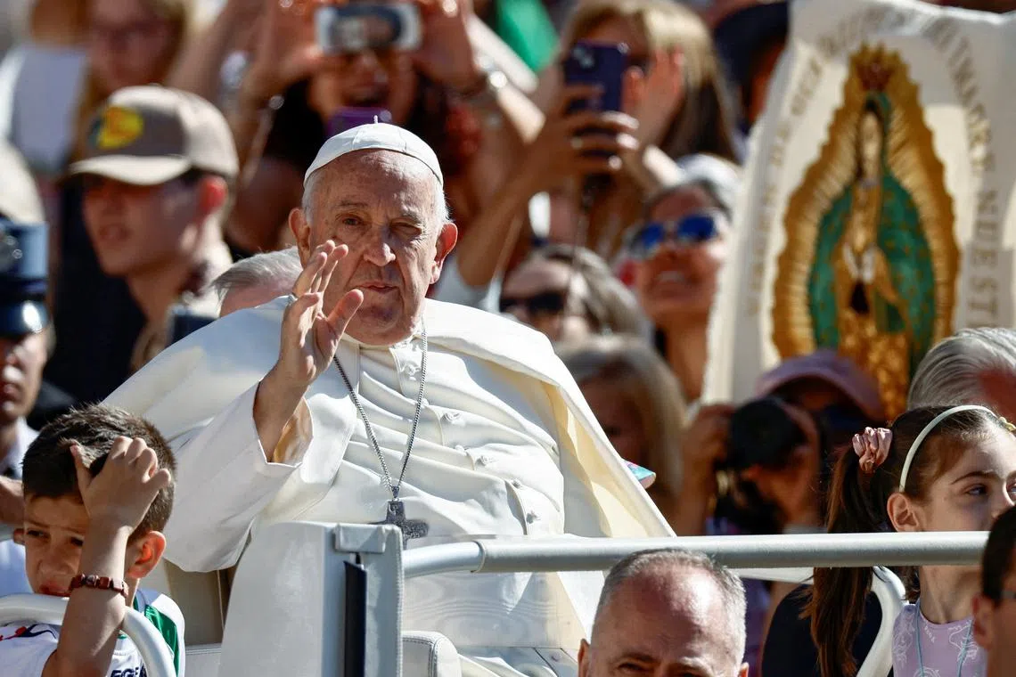 FILE PHOTO: Pope Francis greets people as he arrives for the weekly general audience in Saint Peter's Square at the Vatican, June 5, 2024. REUTERS/Yara Nardi/File Photo