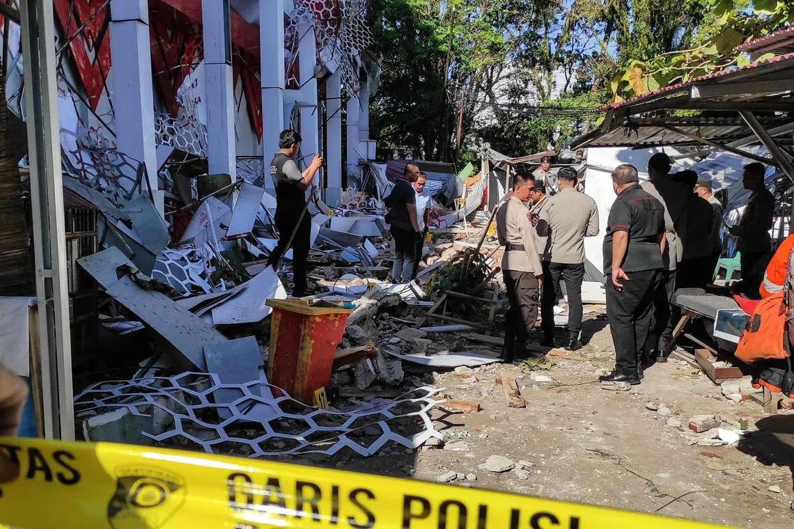 7.4-magnitude quake hits eastern Indonesia, tsunami warning issued