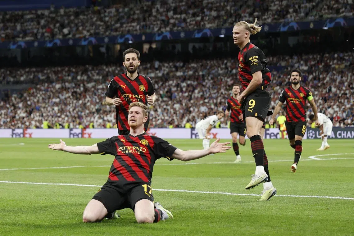Manchester's midfielder Kevin de Bruyne celebrates after scoring the 1-1 goal.