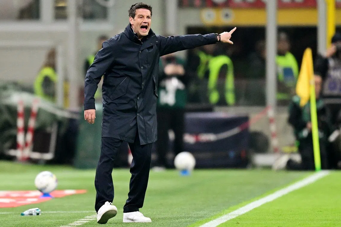 Soccer Football - Serie A - AC Milan v Inter Milan - San Siro, Milan, Italy - March 8, 2026 Inter Milan coach Cristian Chivu during the match REUTERS/Daniele Mascolo