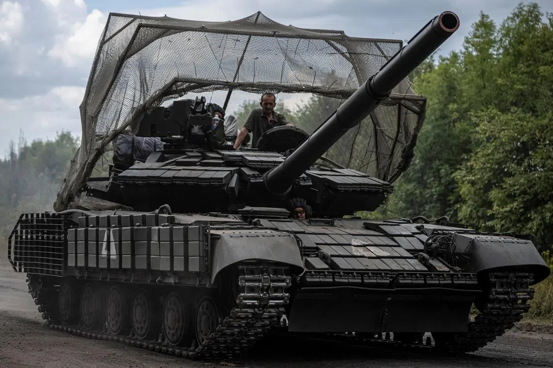 FILE PHOTO: Ukrainian servicemen ride a tank, amid Russia's attack on Ukraine, near the Russian border in Sumy region, Ukraine August 10, 2024. REUTERS/Viacheslav Ratynskyi/File Photo