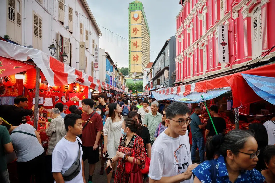 ST20240209_202491885259/pixcny09/Jason Quah

Shoppers at the Chinese New Year bazaar in Chinatown on the eve of the Lunar New Year Feb 9, 2024.