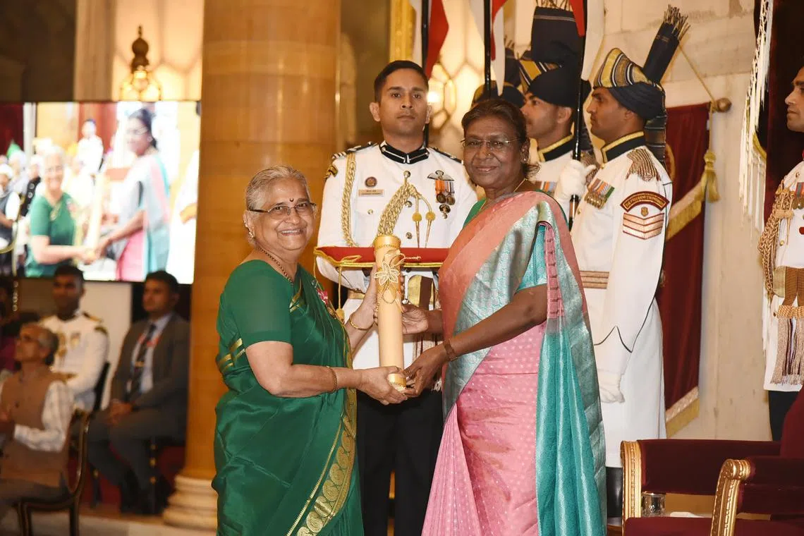 ngmurty - Indian President Droupadi Murmu presenting the Padma Bhushan, the country's second-highest civilian award to Mrs Sudha Murthy in Rashtrapati Bhavan in New Delhi on April 5, 2023.



Credit to Press Information Bureau, government of India