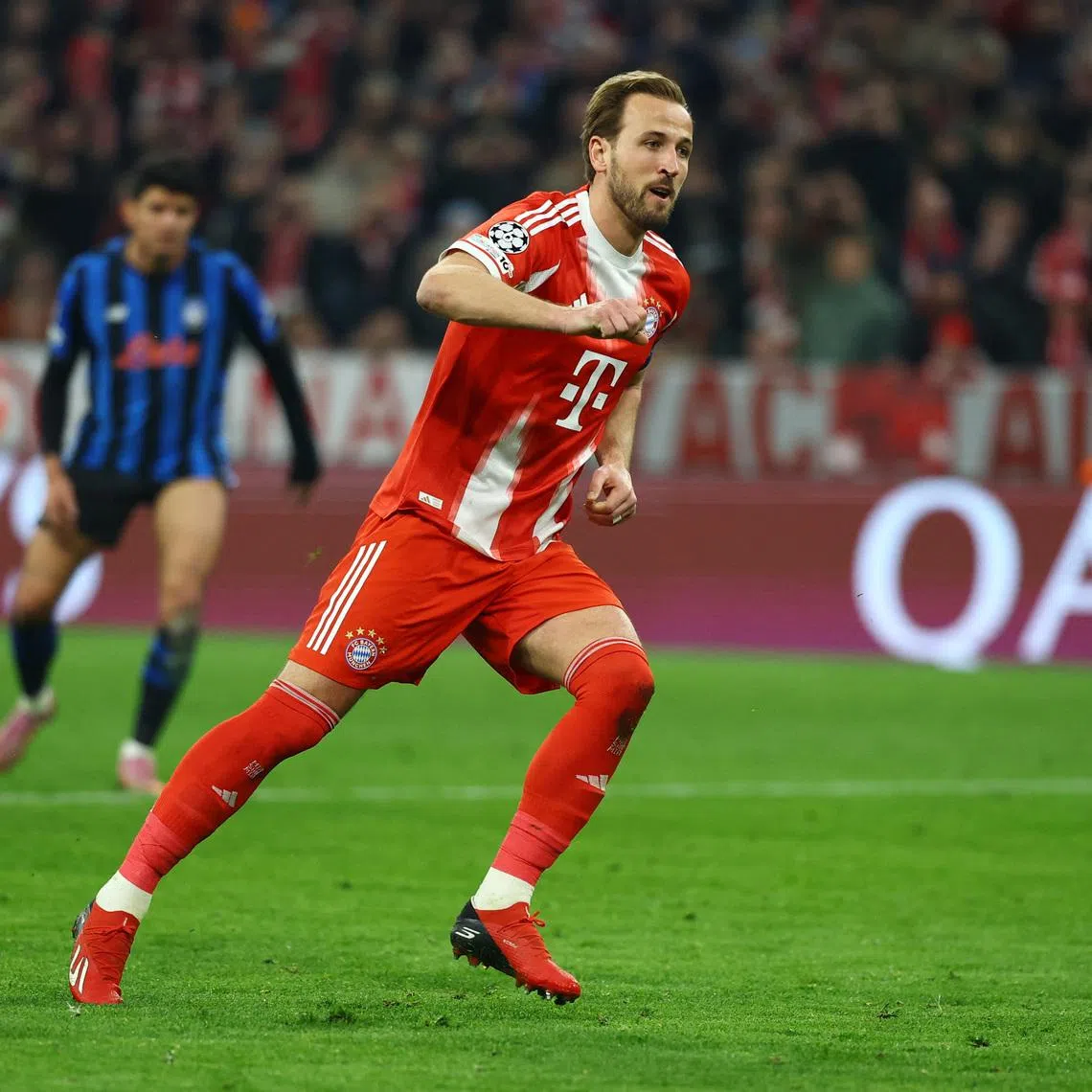 Soccer Football - UEFA Champions League - Round of 16 - Second Leg - Bayern Munich v Atalanta - Allianz Arena, Munich, Germany - March 18, 2026 Bayern Munich's Harry Kane celebrates scoring their first goal REUTERS/Kai Pfaffenbach