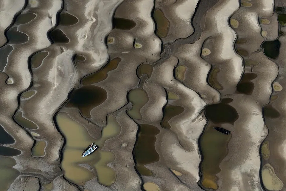 Depth of major Amazon River tributary in Brazil drops to record low in ...