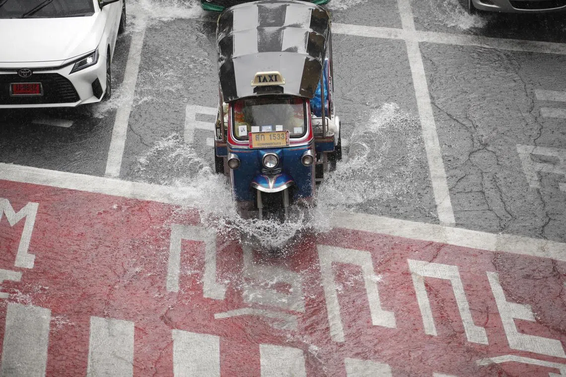 epa11581494 A Tuk Tuk three-wheeled motorized taxi drives through overflowing rainwater on a street during a downpour in Bangkok, Thailand, 03 September 2024. The Thai Meteorological Department issued a public warning for heavy downpour to very heavy rainfall and advised residents to be observant of flash floods in Bangkok and across Thailand caused by moderate monsoon weather patterns.  EPA-EFE/RUNGROJ YONGRIT