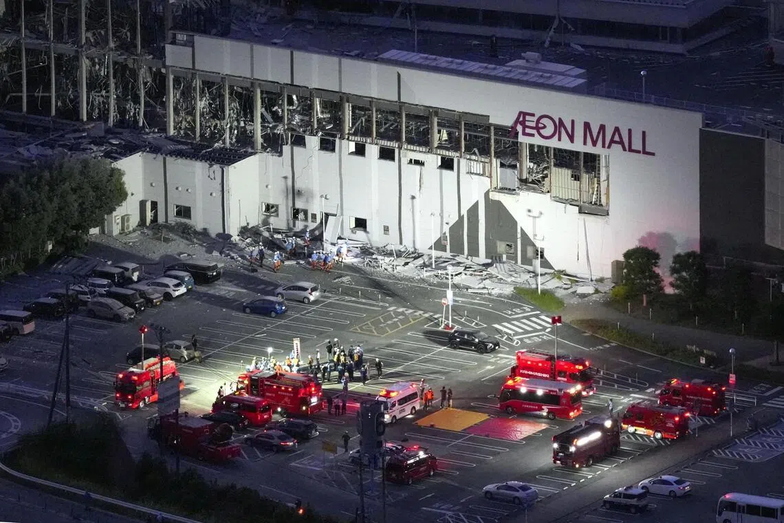 Many feared trapped in quake-hit Japan mall