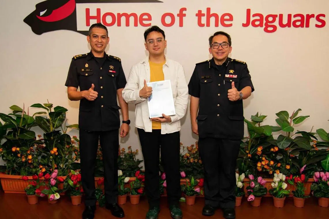slrespond12 - Mr Syamil Uwayis Zainal Abas who responded to a fire on Jan 30, 2023, receiving the SCDF Community First Responder Award on Feb 28, 2023.


Credit: Singapore Civil Defence Force Facebook