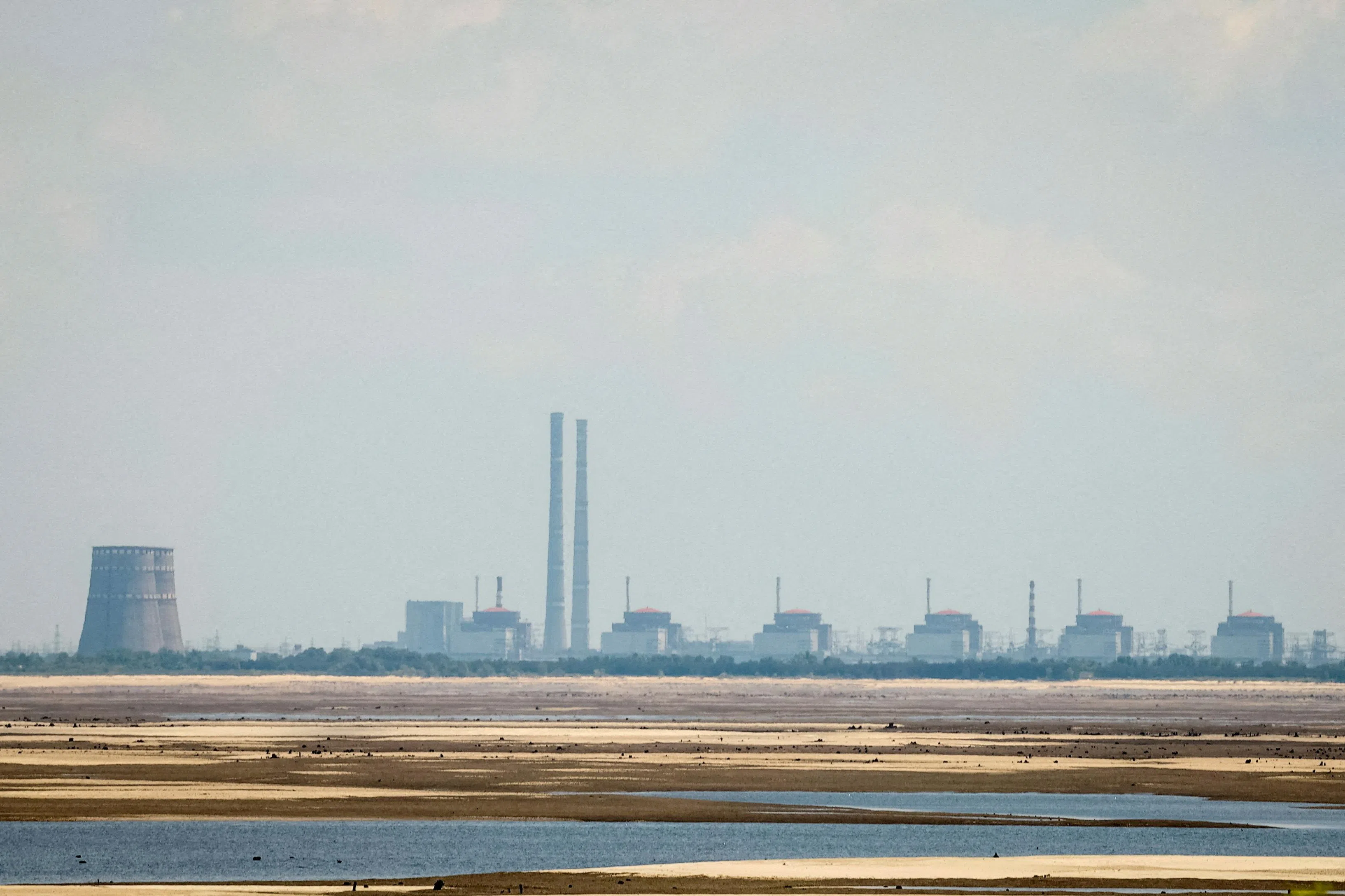 FILE PHOTO: A view shows Zaporizhzhia Nuclear Power Plant from the bank of Kakhovka Reservoir near the town of Nikopol after the Nova Kakhovka dam breached, amid Russia's attack on Ukraine, in Dnipropetrovsk region, Ukraine June 16, 2023. REUTERS/Alina Smutko/File Photo
