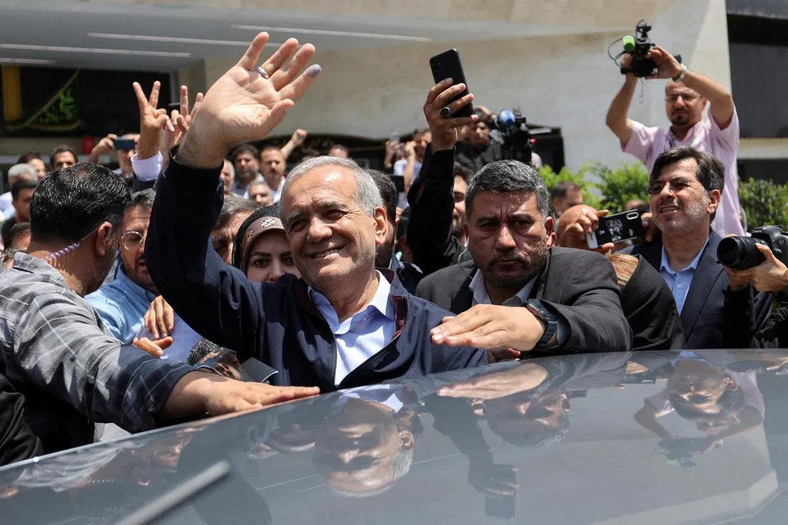 FILE PHOTO: Presidential candidate Masoud Pezeshkian waves to supporters on the day of the presidential election to choose a successor to Ebrahim Raisi following his death in a helicopter crash, in Tehran, Iran June 28, 2024.Majid Asgaripour/WANA (West Asia News Agency) via REUTERS ATTENTION EDITORS - THIS PICTURE WAS PROVIDED BY A THIRD PARTY/File Photo