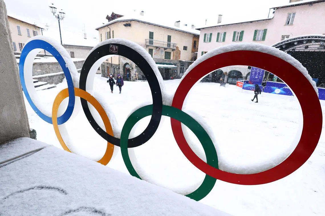 Milano Cortina 2026 Winter Olympics - Ski Mountaineering - Bormio, Italy - February 3, 2026 General view of the Olympic rings at the Piazza Cavour in Bormio REUTERS/Denis Balibouse