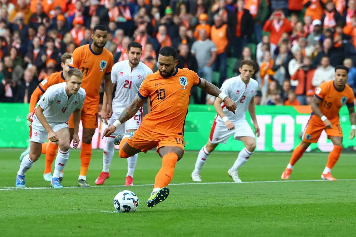 Soccer Football - World Cup - European Qualifiers - Group G - Netherlands v Malta - Euroborg Stadion, Groningen, Netherlands - June 10, 2025 Netherlands' Memphis Depay scores their first goal from the penalty spot REUTERS/Piroschka Van De Wouw