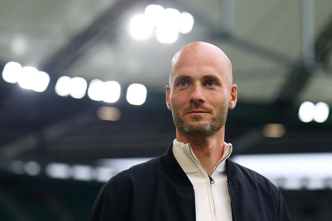 Soccer Football - Bundesliga - VfL Wolfsburg v RB Leipzig - Volkswagen Arena, Wolfsburg, Germany - September 27, 2025 VfL Wolfsburg coach Paul Simonis before the match REUTERS/Lisi Niesner