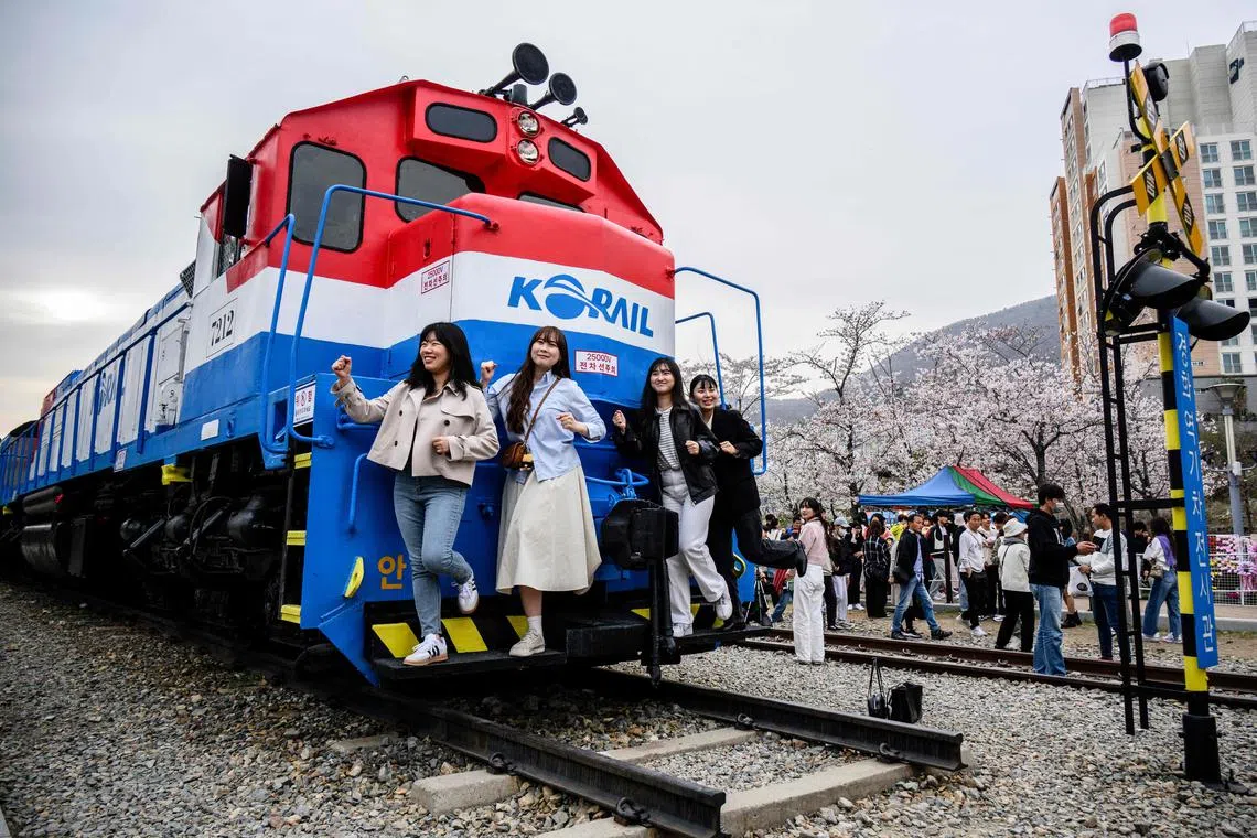 This presents a more cost-effective option compared to the cash-only daily pass provided by T-money for foreign tourists.