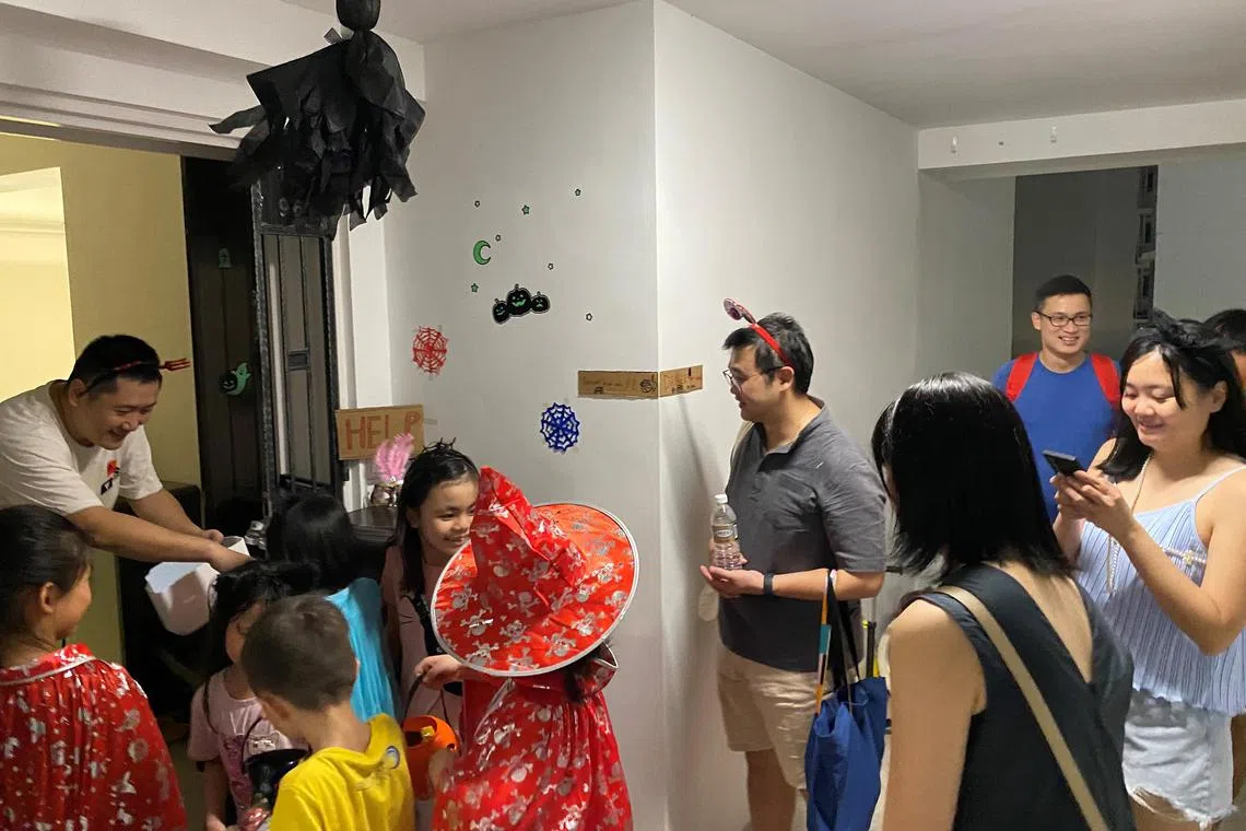 sfrn - The Spook Fest held at Dakota Breeze on Oct 28 attracted both HDB and private estate residents. 


Credit: Dakota Breeze RN