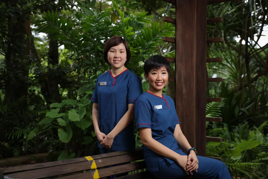 junurses ST20230504_202389878626 Ong Wee Jin / Judith Tan /
Senior nurse managers Cherie Koh (left) and Ng Siok Qi, both 34, jumped into action to try and save a man at Terminal 3, Changi Airport. It was an encore for the two APNs on their return flight to Singapore when an American passenger collapsed on board. 