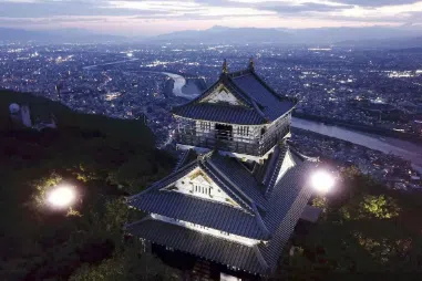 The city is accepting applications for the nighttime rental of Gifu Castle’s main keep on Nov 21. 
