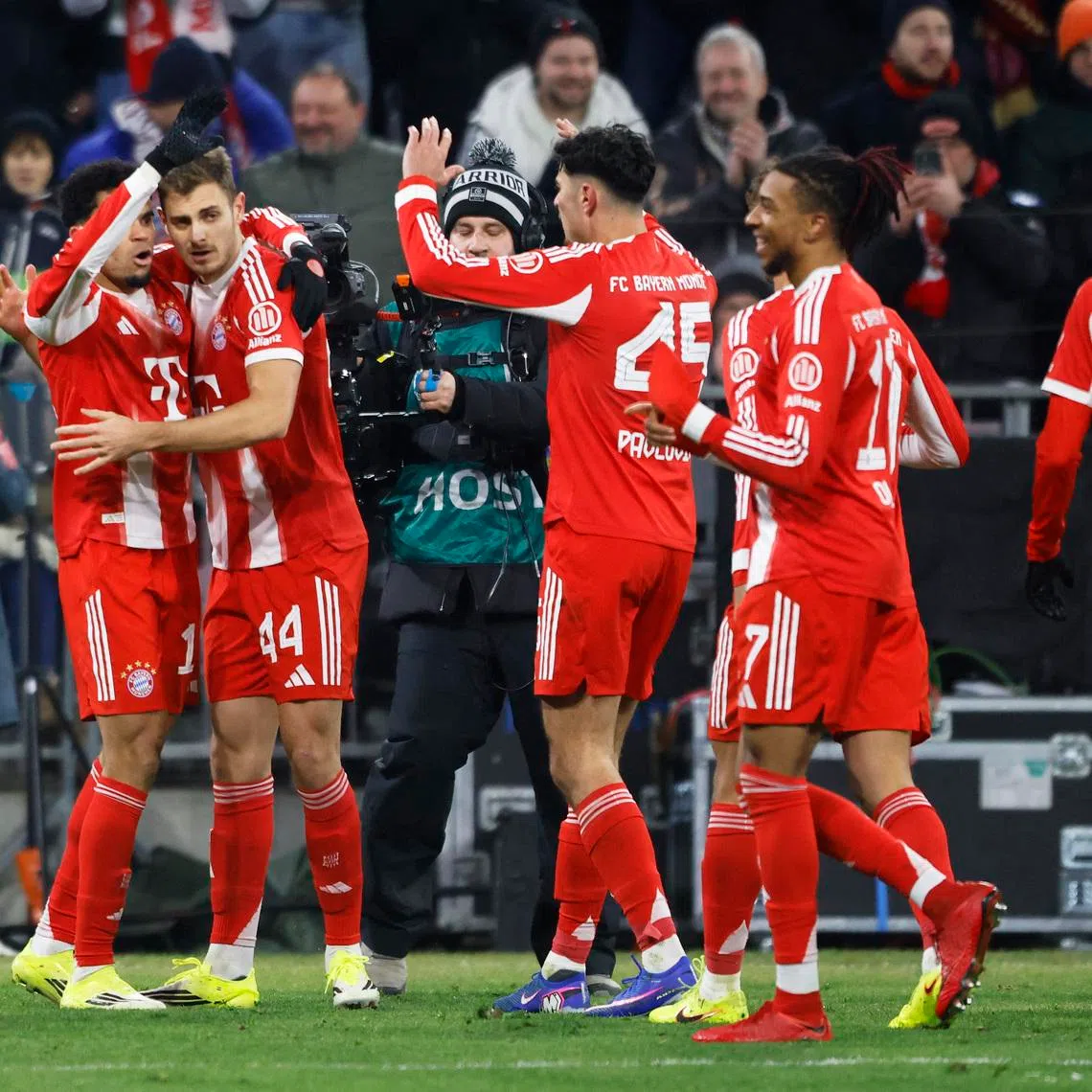 Soccer Football - Bundesliga - Bayern Munich v VfL Wolfsburg - Allianz Arena, Munich, Germany - January 11, 2026  Bayern Munich's Luis Diaz celebrates scoring their second goal with teammates REUTERS/Michaela Stache