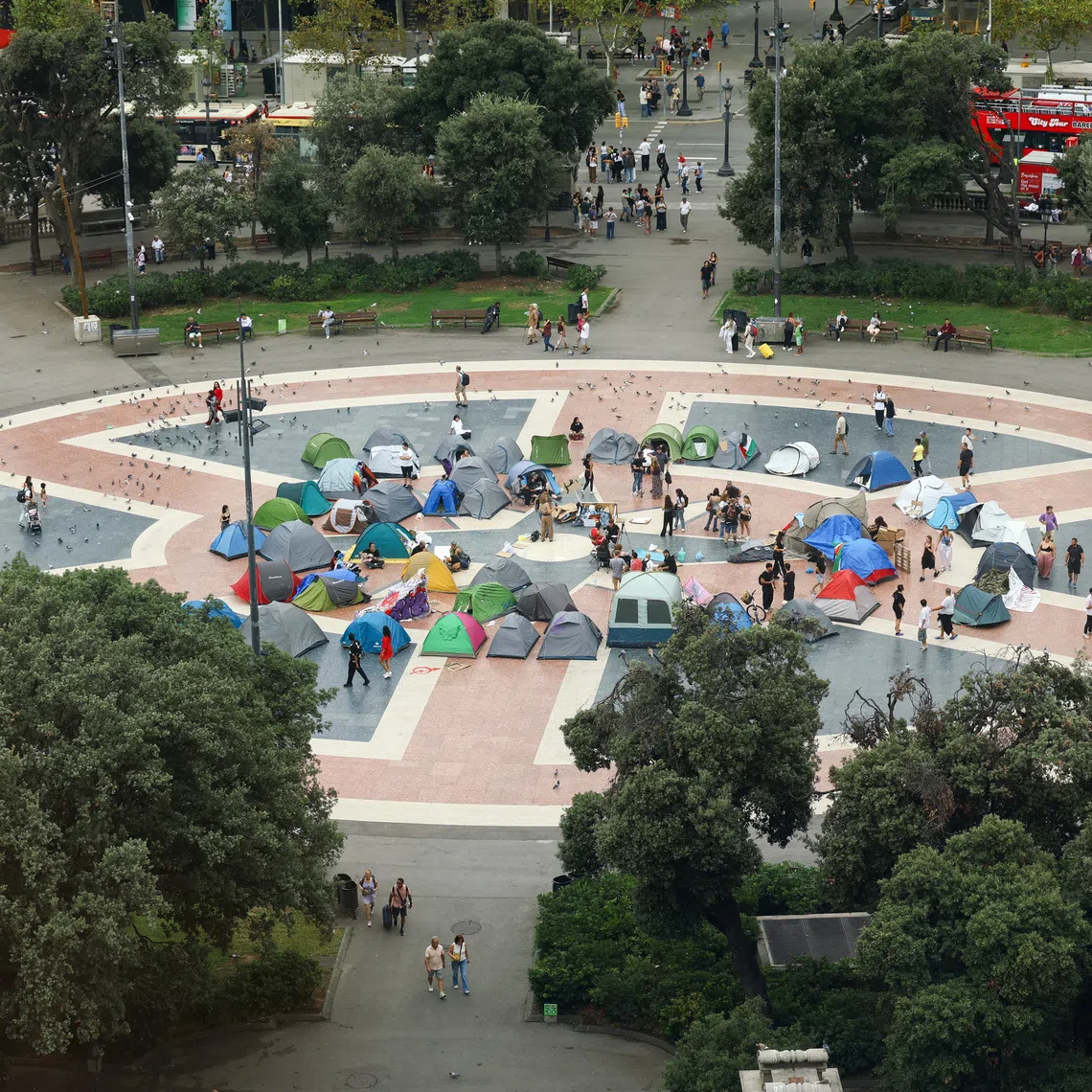 Protesters camp at Plaza Catalunya square, demanding political action to stop evictions and alleviate the housing crisis, after the forceful eviction of an 87-year-old woman from her apartment in Madrid, in dowtown Barcelona, Spain, September 30, 2026. REUTERS/Albert Gea