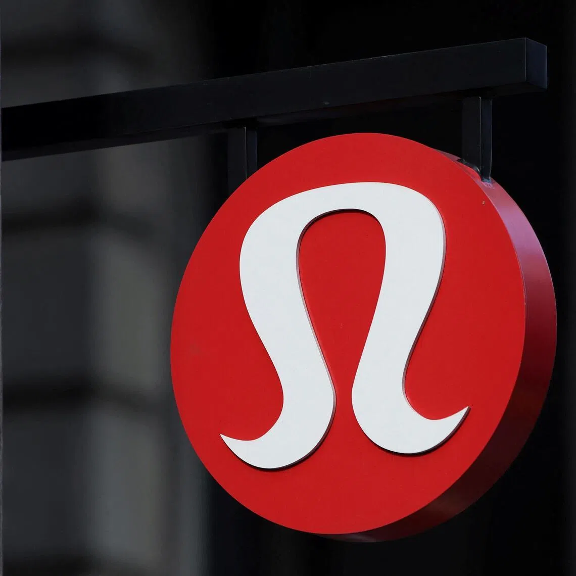 Lululemon known for its pricey leggings and athleisure clothing, has been grappling with a lack of design freshness, softer customer spending and competition from larger rivals such as Nike and upstarts, including Alo Yoga and Vuori. REUTERS/Andrew Kelly/File Photo