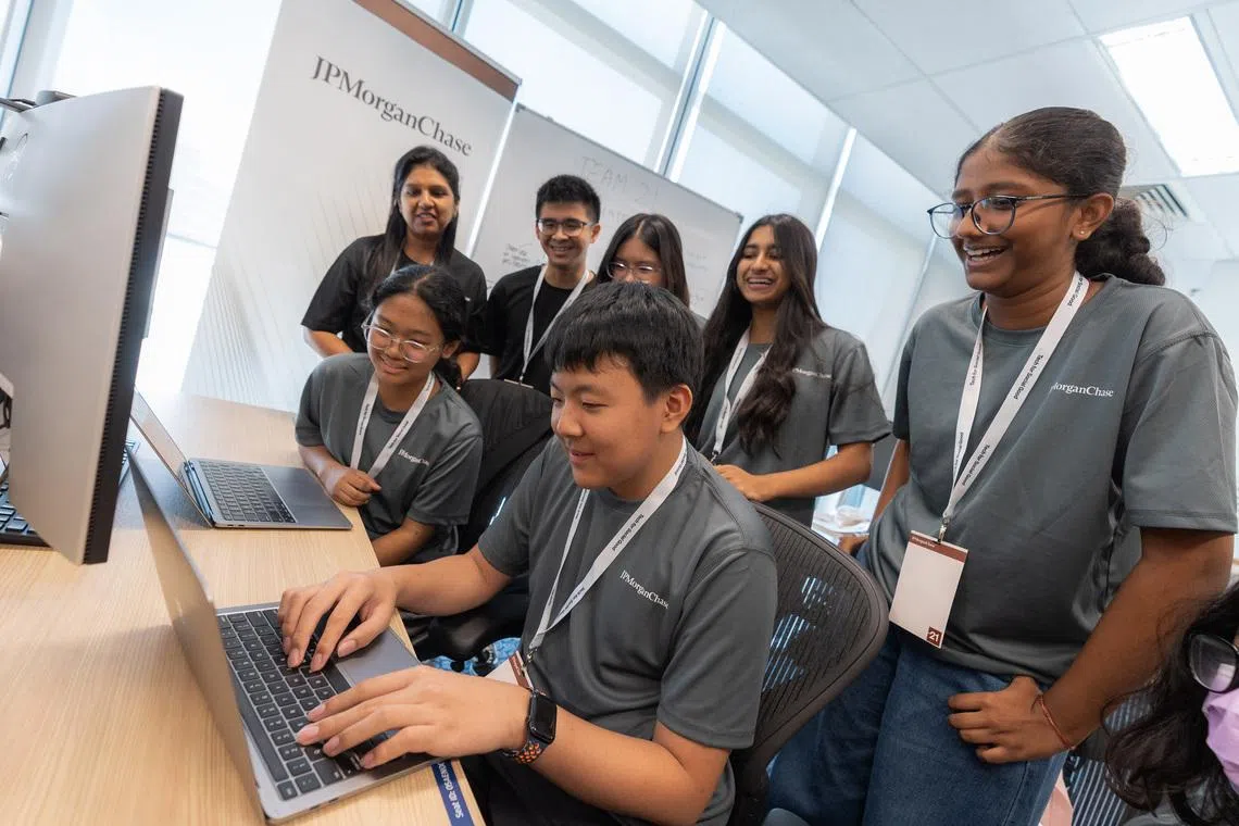 Ziyang Zhou a travaillé avec son équipe sur des solutions permettant de transformer les déchets en produits utiles et de réduire le recours aux décharges.