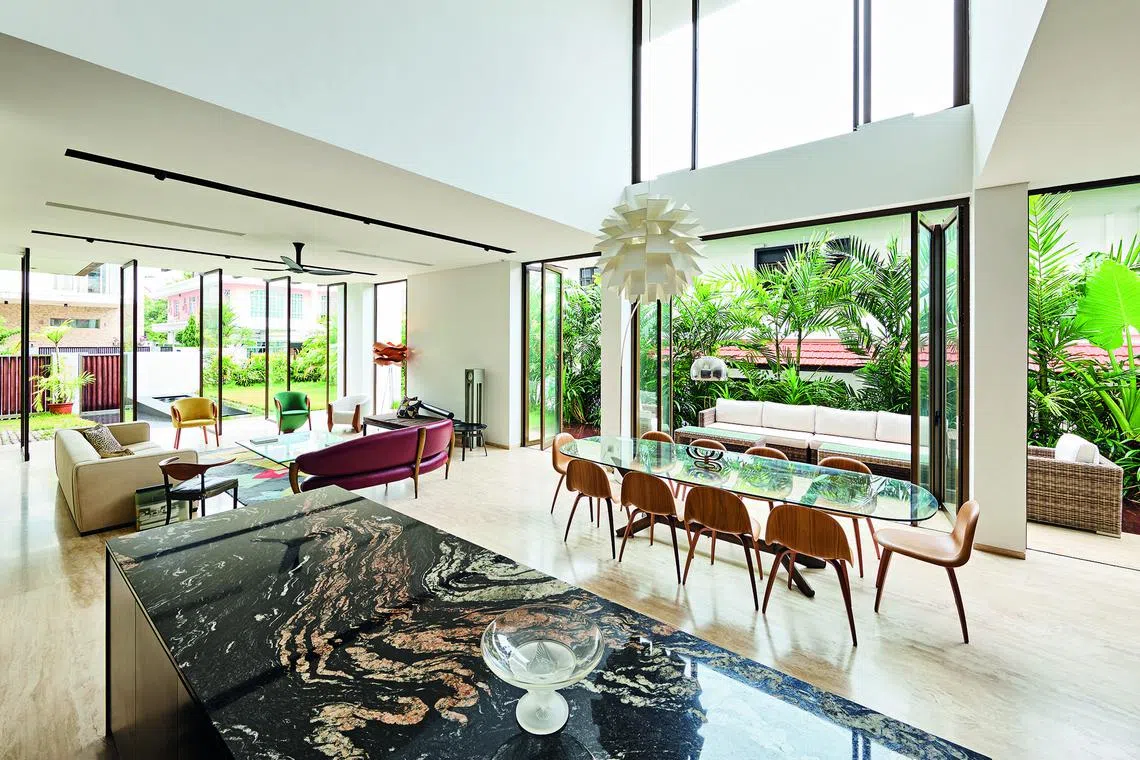 The gold-on-black Cosentino Sensa Orinoco marble island and backsplash make a bold statement against the home’s predominantly neutral palette.