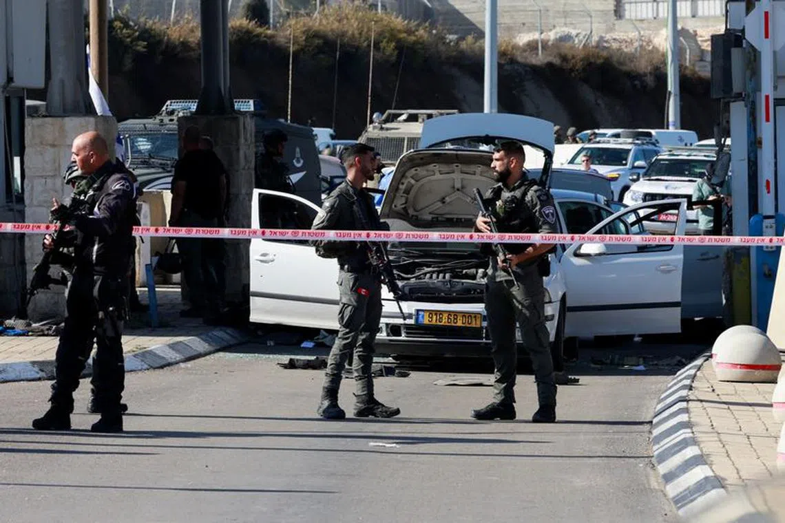 Israeli security personnel stand guard in the aftermath of a violent incident in Jerusalem, November 16, 2023. REUTERS/Ammar Awad