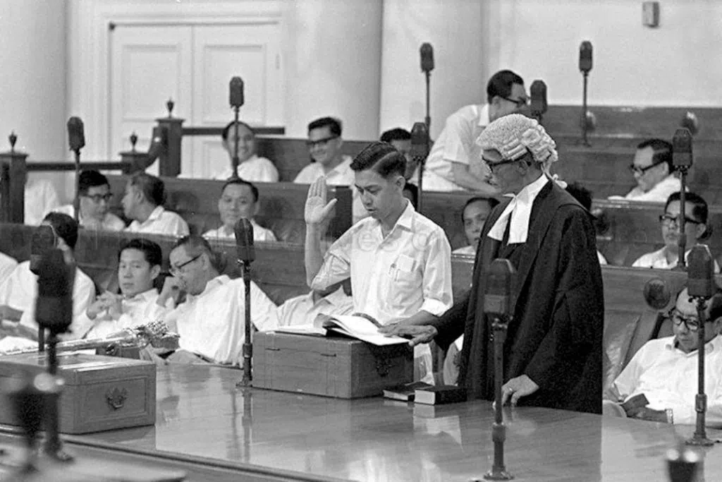 Eric Cheong being sworn in as a new MP in 1968. As a unionist, Eric Cheong’s entry into politics came unexpectedly.