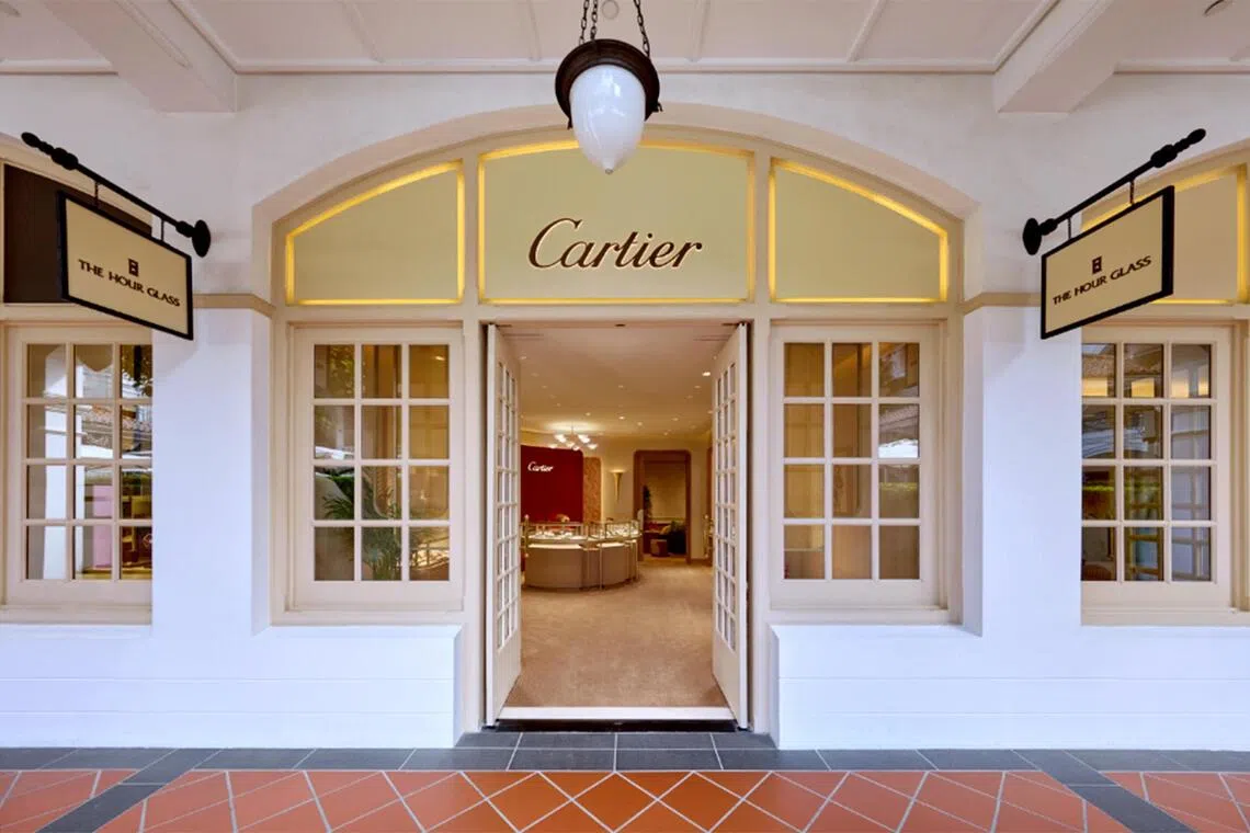 Cartier has opened a 47sq m shop-in-shop at the The Hour Glass inside the historic Raffles Hotel.