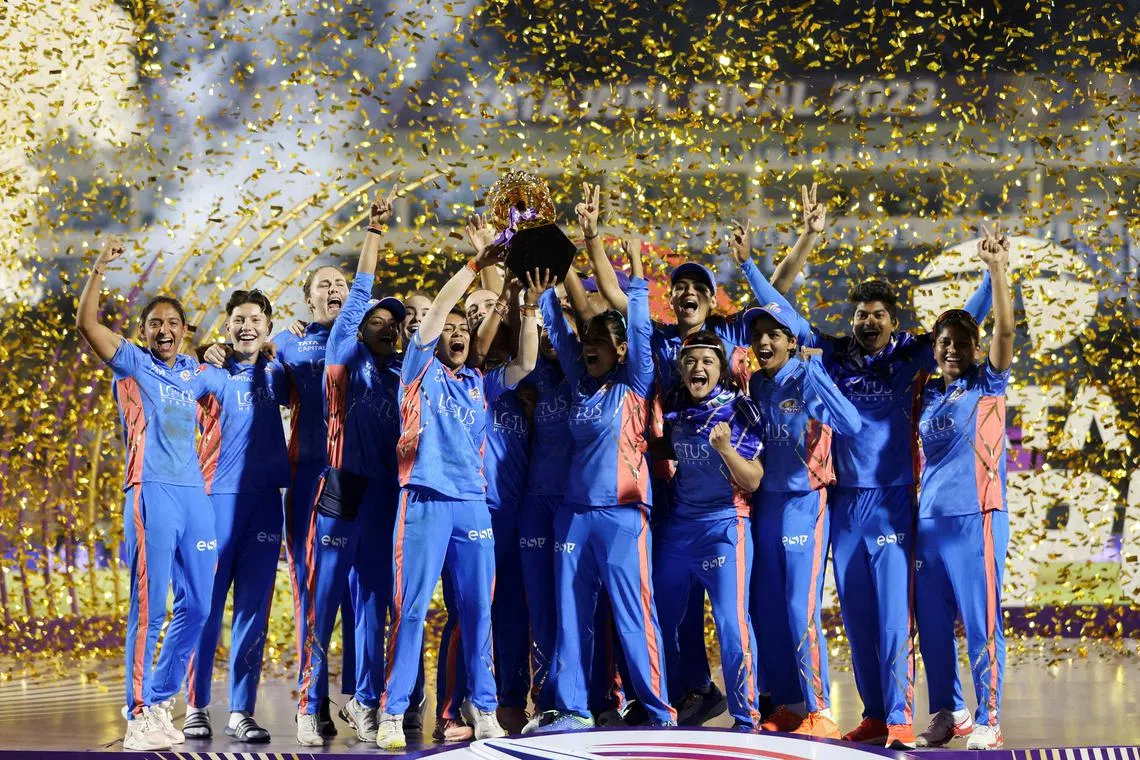 Women's Premier League Final - Mumbai Indians v Delhi Capitals - Brabourne Stadium, Mumbai, India - March 26, 2023. Mumbai Indians' players celebrate as they lift the Women's Premier League (WPL) trophy. REUTERS/Niharika Kulkarni/File Photo