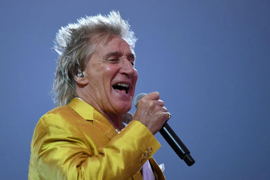 British singer Rod Stewart dominated pop charts during the 1970s and 1980s with hits like Da Ya Think I’m Sexy? (1978) and Young Turks (1981).